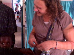 Jennifer gives bracelets to some of the kids at the hospital